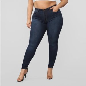 FASHION NOVA Classic Mid-Rise Skinny Jeans